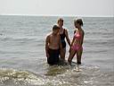 /hh/P1010005.jpg: Denise Sam and Matt at the beach